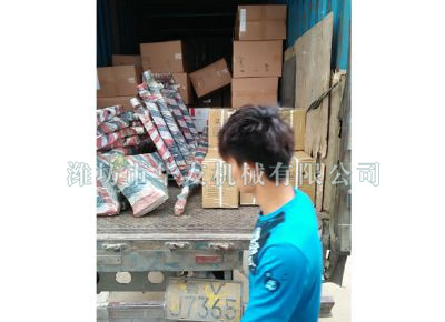 點擊查看詳細信息<br>標題：華友機械發(fā)貨現(xiàn)場 閱讀次數(shù)：8748